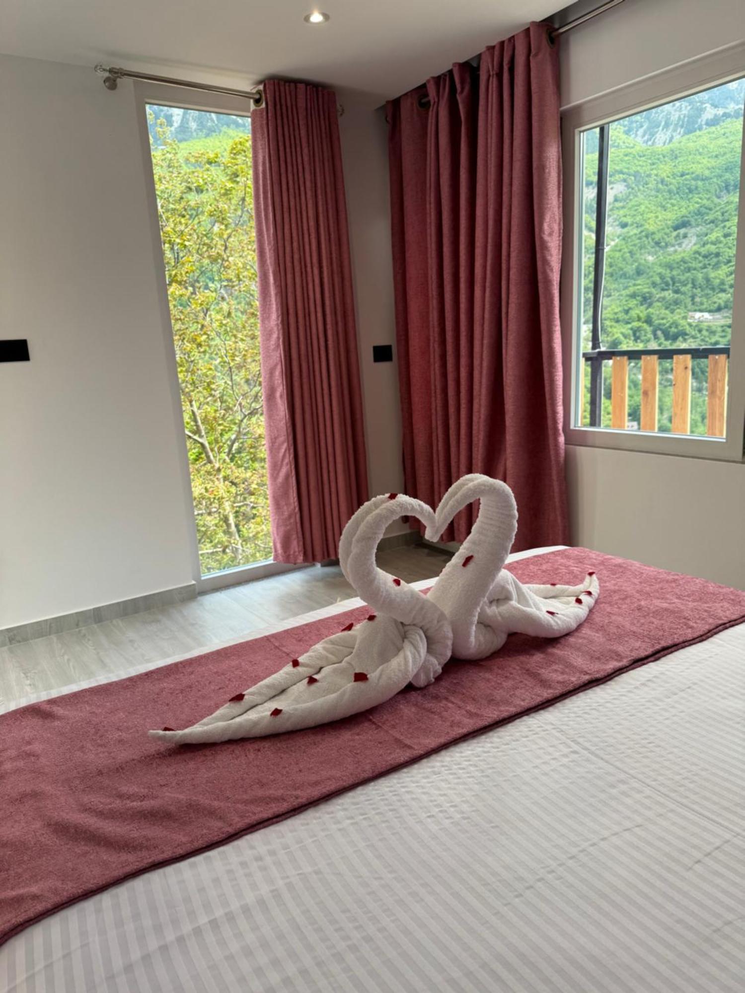 Alloggio per agriturismo Thethi Paradise & Restaurant *